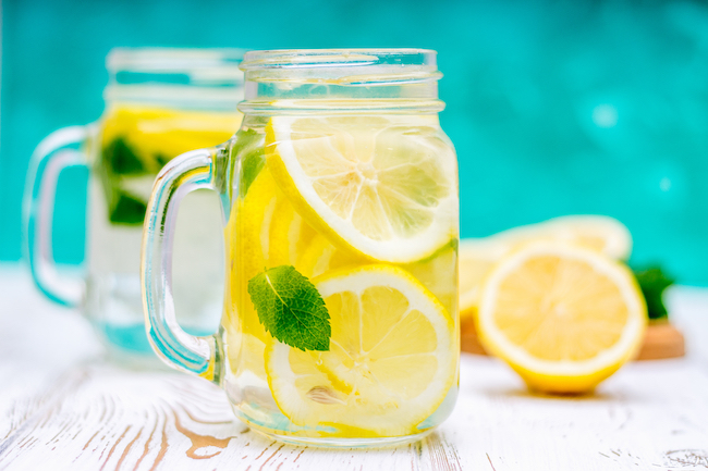 Lemon,Water,,Lemonade,In,Mugs,With,Handles,,Mason,Jar,On