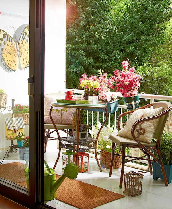 Modern,Decorative,Balcony,Style.,Apartment,Exterior,Style,With,Furniture,And