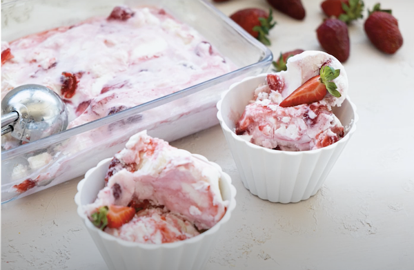 YOGURTLA KOLAY DONDURMA