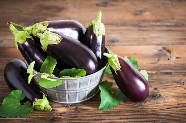 Frsh,Organic,Eggplant,On,The,Table