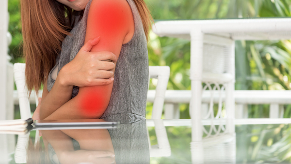 Asian,Business,Woman,Acute,Pain,In,Arm,,,Shoulder,Pain