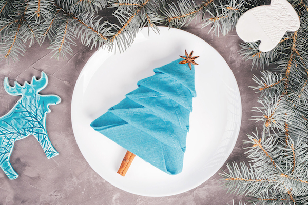 Linen,Napkin,Folded,In,Shape,Of,Christmas,Tree,On,Plate