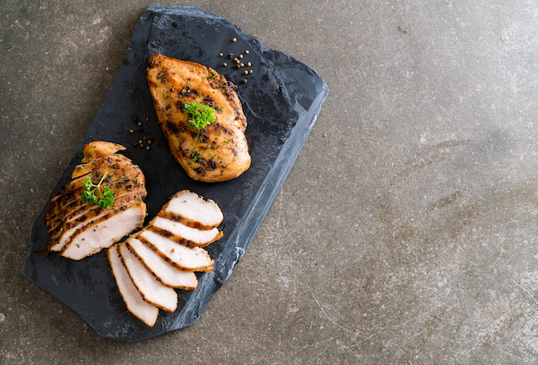 Grilled,Chicken,Fillets,On,Slate,Plate