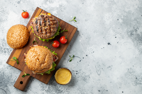 Tasty,Grilled,Home,Made,Burger,With,Beef,,Tomato,,Cheese,,Bacon