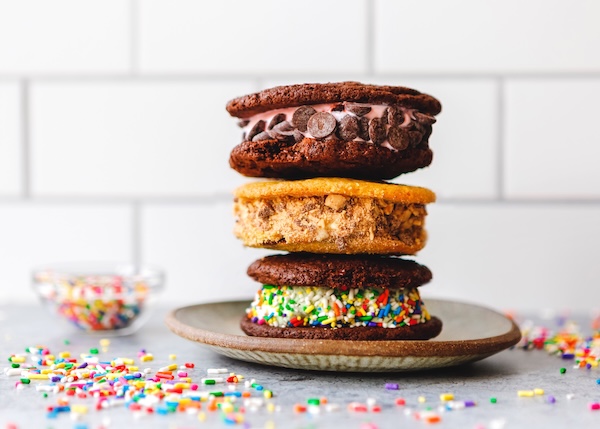 ice-cream-sandwiches-2025-01-08-02-43-58-utc