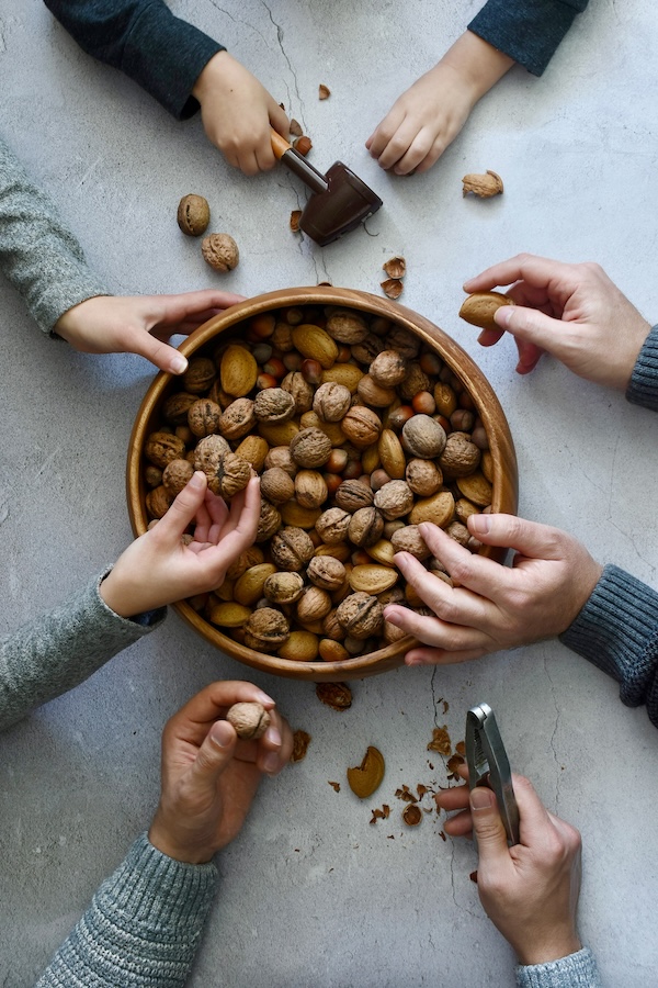 people-eating-nuts-2024-11-26-10-59-03-utc